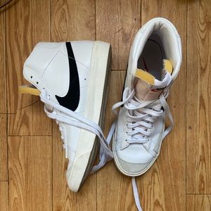 Nike blazers women’s mid 77